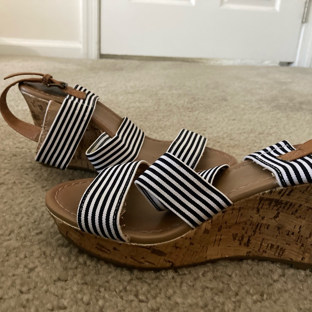 Amazing wedge navy white and cork sandals 8.5